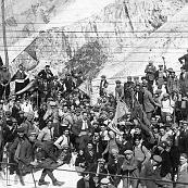 16 03 1924 - Adunata nelle cave Carrara per l'inaugurazione del gagliardetto della Sezione Carrara